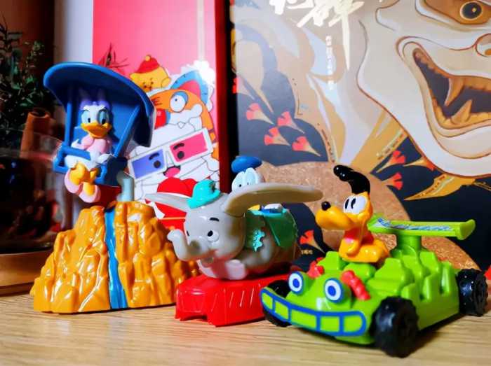麦当劳迪士尼5周年盲袋玩具，集齐全7款，深受年轻人喜欢